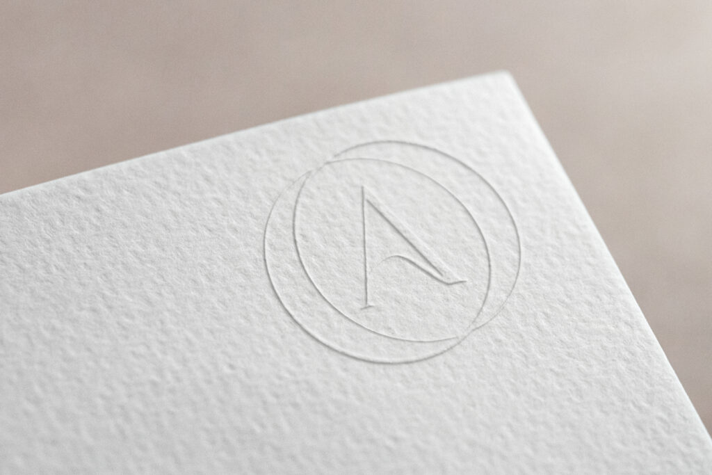Monogramme en relief sur papier amoohr